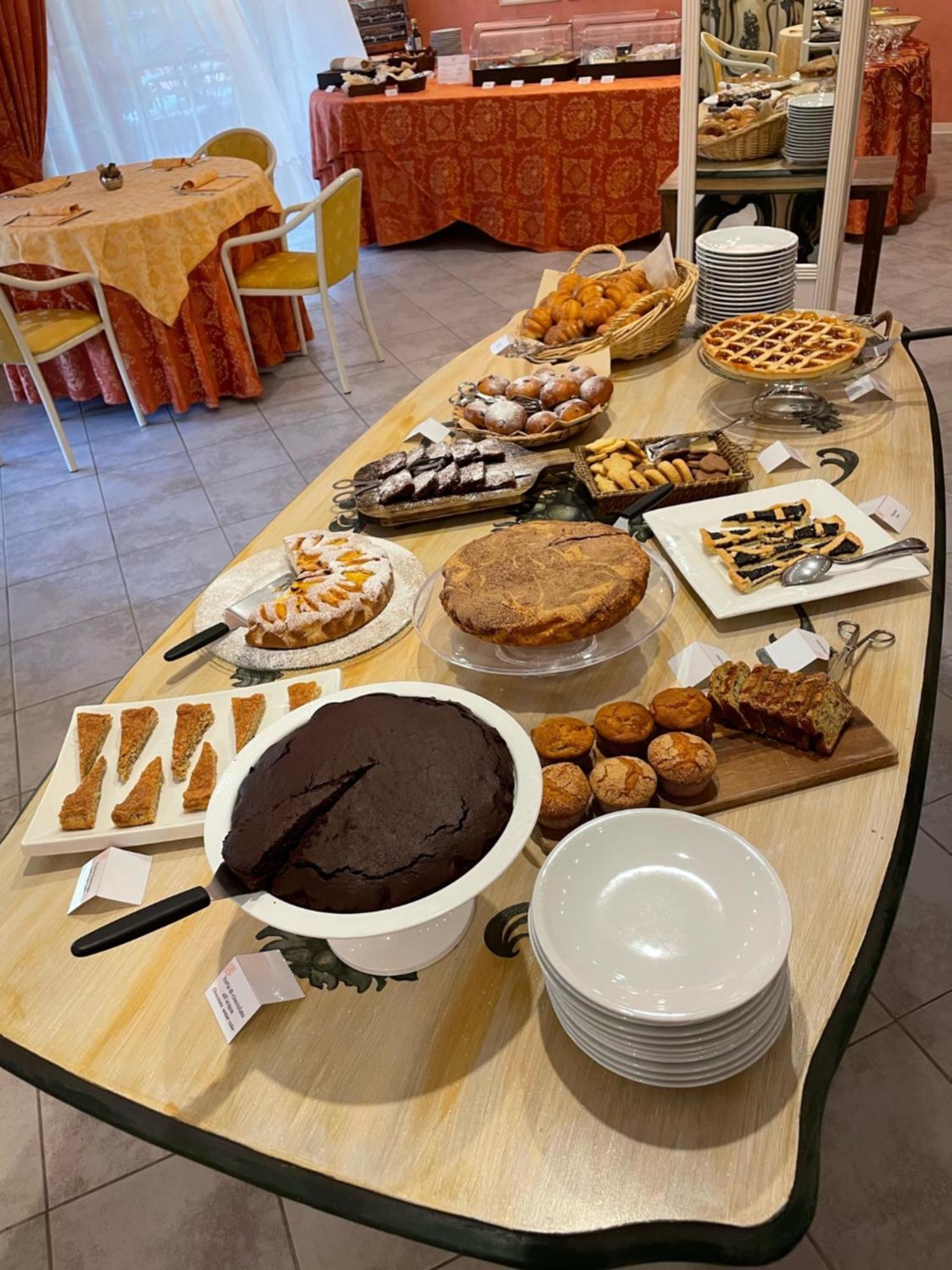 Hotel Villa Leri Monte Colombo Eksteriør billede