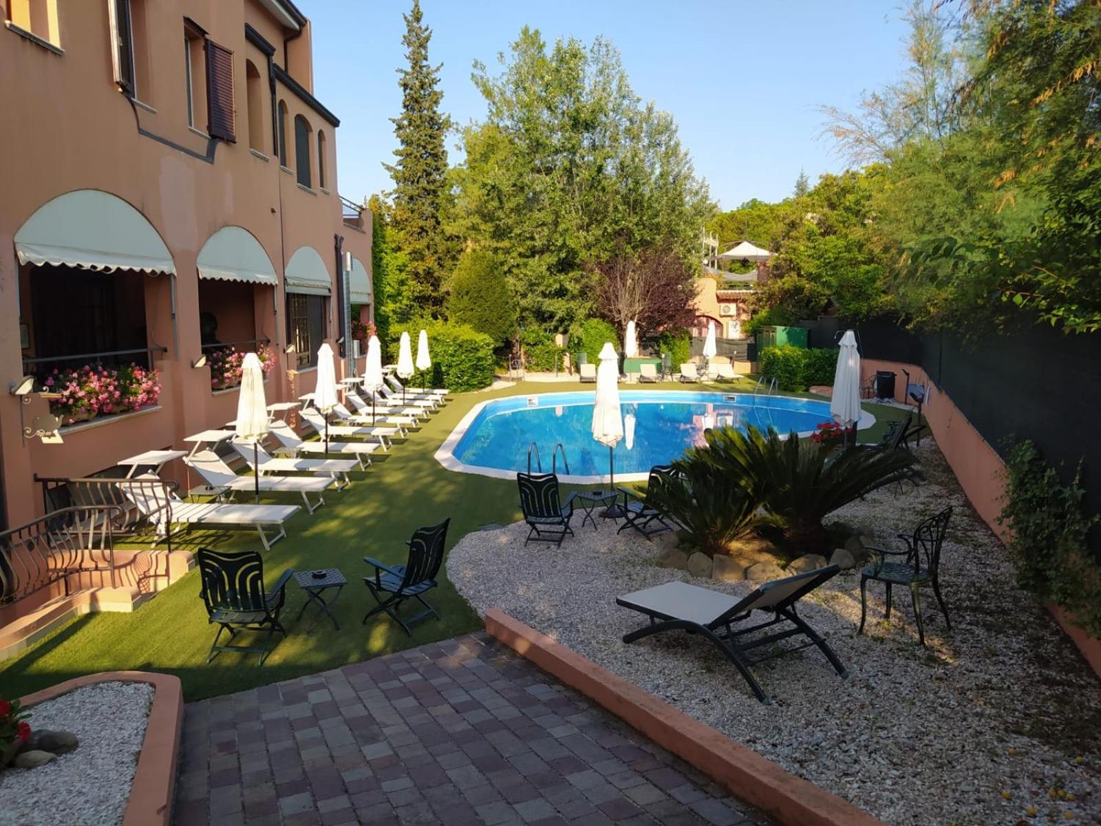 Hotel Villa Leri Monte Colombo Eksteriør billede