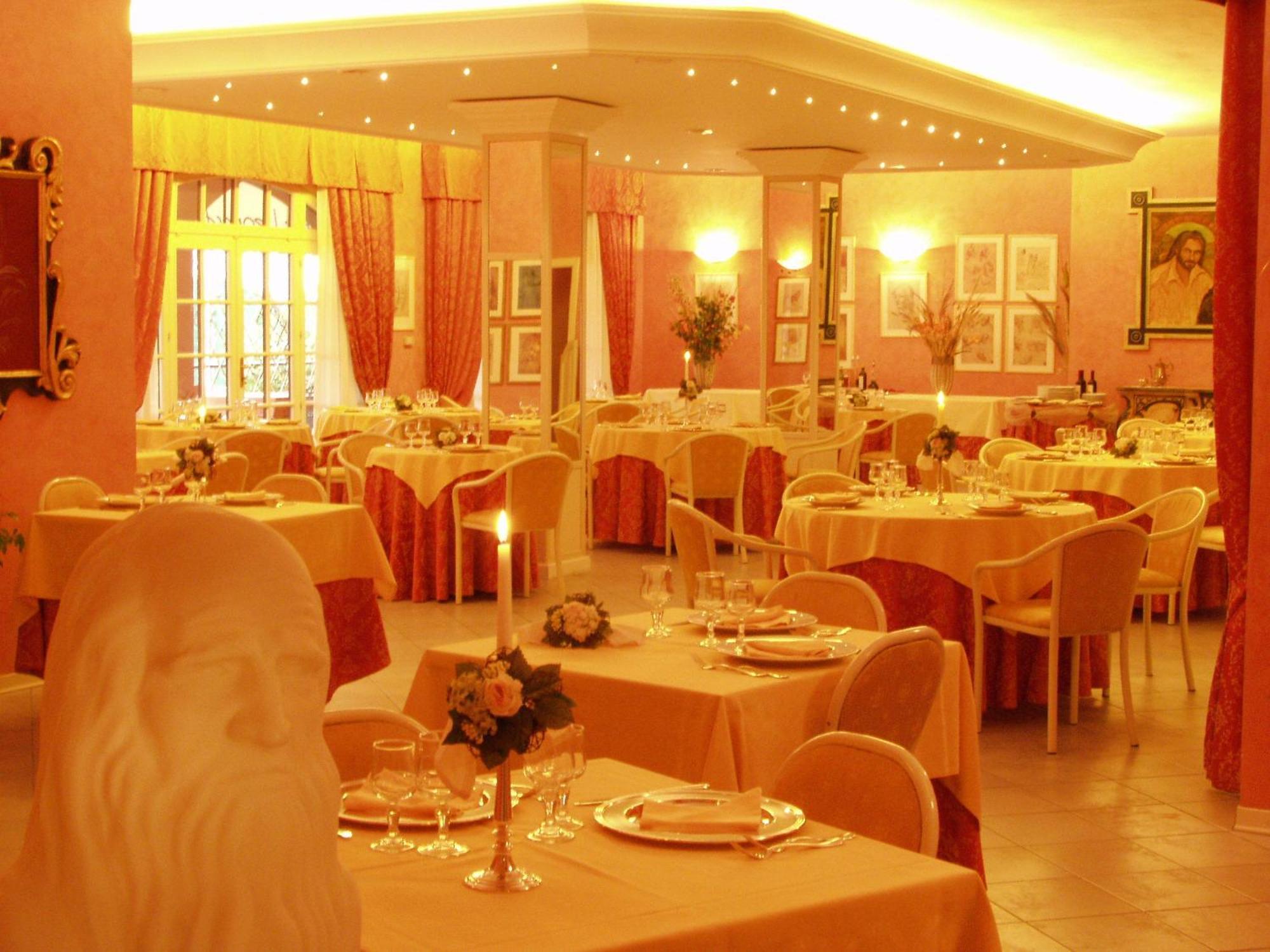 Hotel Villa Leri Monte Colombo Eksteriør billede